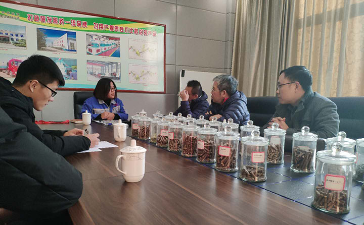 金格瑞銷售代表進(jìn)行方案講解 金格瑞銷售代表進(jìn)行方案講解