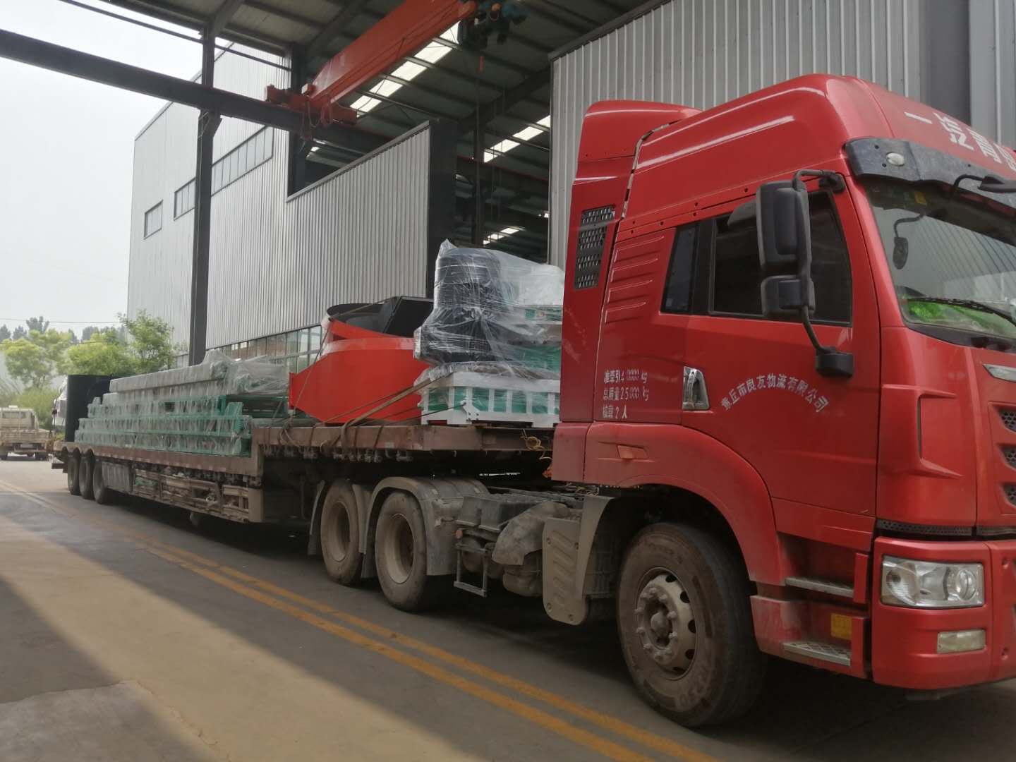 顆粒機(jī)整裝待發(fā) 顆粒機(jī)整裝待發(fā)