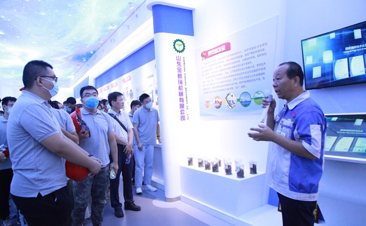 介紹秸稈顆粒機的研發(fā).JPG 介紹秸稈顆粒機的研發(fā).JPG