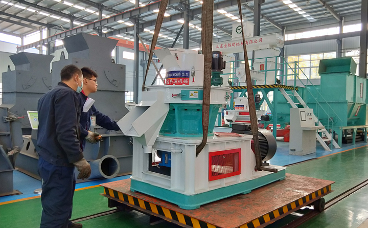 燃料顆粒機裝車中.jpg 燃料顆粒機裝車中.jpg