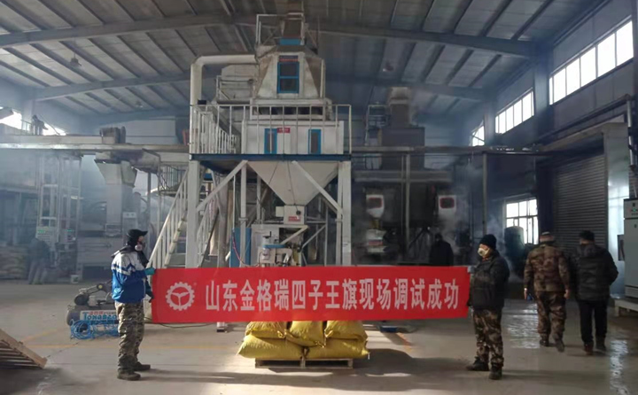 四子王旗顆粒機安裝現(xiàn)場.jpg 四子王旗顆粒機安裝現(xiàn)場.jpg