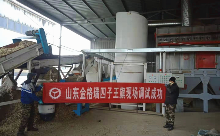 四子王旗顆粒機調(diào)試成功.jpg 四子王旗顆粒機調(diào)試成功.jpg