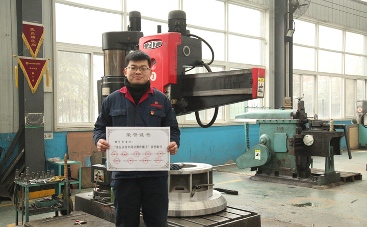 景重洋獲得“濟(jì)南市章丘區(qū)青年崗位操作能手”.JPG 景重洋獲得“濟(jì)南市章丘區(qū)青年崗位操作能手”.JPG