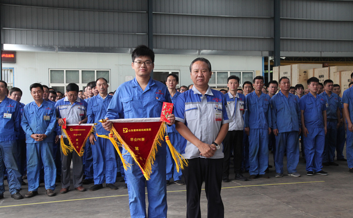 景重洋帶領(lǐng)金格瑞公司團(tuán)隊(duì)在集團(tuán)早會(huì)PK賽中獲得冠軍及“現(xiàn)場5S管理團(tuán)隊(duì)第一名”.JPG 景重洋帶領(lǐng)金格瑞公司團(tuán)隊(duì)在集團(tuán)早會(huì)PK賽中獲得冠軍及“現(xiàn)場5S管理團(tuán)隊(duì)第一名”.JPG