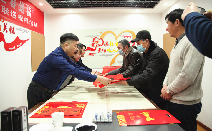 送春聯(lián).JPG 送春聯(lián).JPG