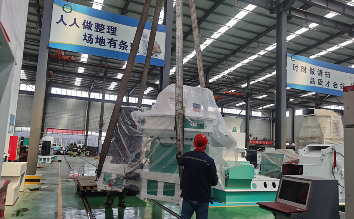 4臺860木屑制粒機發貨中.jpg 4臺860木屑制粒機發貨中.jpg