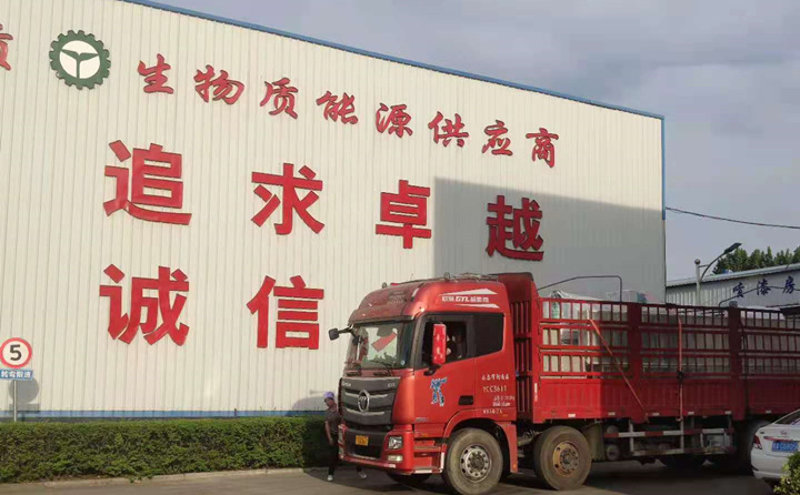 木屑制粒機(jī)發(fā)貨咯.jpg 木屑制粒機(jī)發(fā)貨咯.jpg