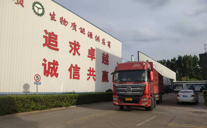 木屑制粒機(jī)出發(fā).jpg 木屑制粒機(jī)出發(fā).jpg