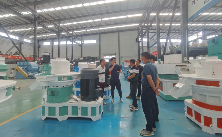 木屑顆粒機考察團.jpg 木屑顆粒機考察團.jpg