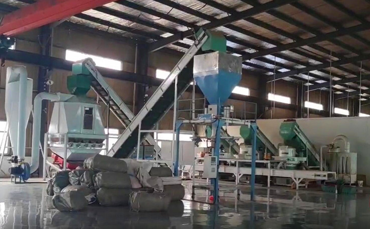 山東金格瑞顆粒機宣城客戶現(xiàn)場.jpg 山東金格瑞顆粒機宣城客戶現(xiàn)場.jpg