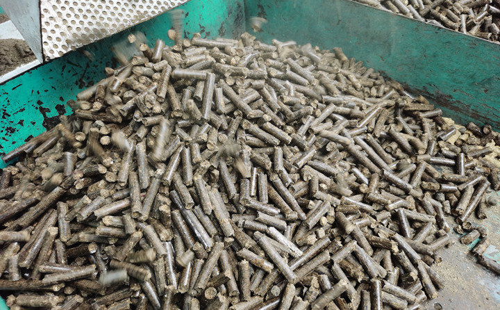 生物質成型燃料.jpg 生物質成型燃料.jpg