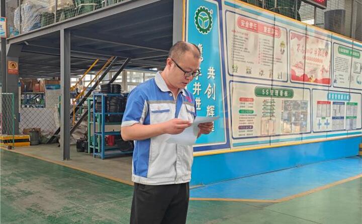 “患生于所忽,禍起于細微。”安全生產容不得半點松懈,必須警鐘長鳴、長抓不懈。電氣工程師王燦為大家培訓電氣安全注意事項、電焊氣割“十不準”等內容。.jpg “患生于所忽,禍起于細微。”安全生產容不得半點松懈,必須警鐘長鳴、長抓不懈。電氣工程師王燦為大家培訓電氣安全注意事項、電焊氣割“十不準”等內容。.jpg