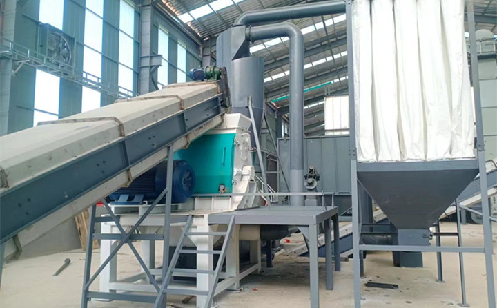 湖北木屑顆粒機(jī)生產(chǎn)線現(xiàn)場(chǎng).jpg 湖北木屑顆粒機(jī)生產(chǎn)線現(xiàn)場(chǎng).jpg