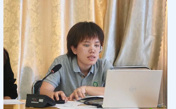 會上,辦公室主任李昌鳳公布過去一段時間的銷售數據,包括銷售額、銷售數量、客戶反饋等。.jpg 會上,辦公室主任李昌鳳公布過去一段時間的銷售數據,包括銷售額、銷售數量、客戶反饋等。.jpg