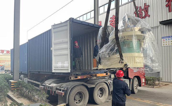 年產5000噸的木屑顆粒機生產線被發往巴基斯坦.jpg 年產5000噸的木屑顆粒機生產線被發往巴基斯坦.jpg